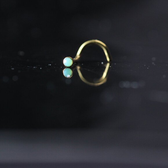 Jade small Gem Nose Piercing Corkscrew style Gold-plated New - Picture 1 of 3